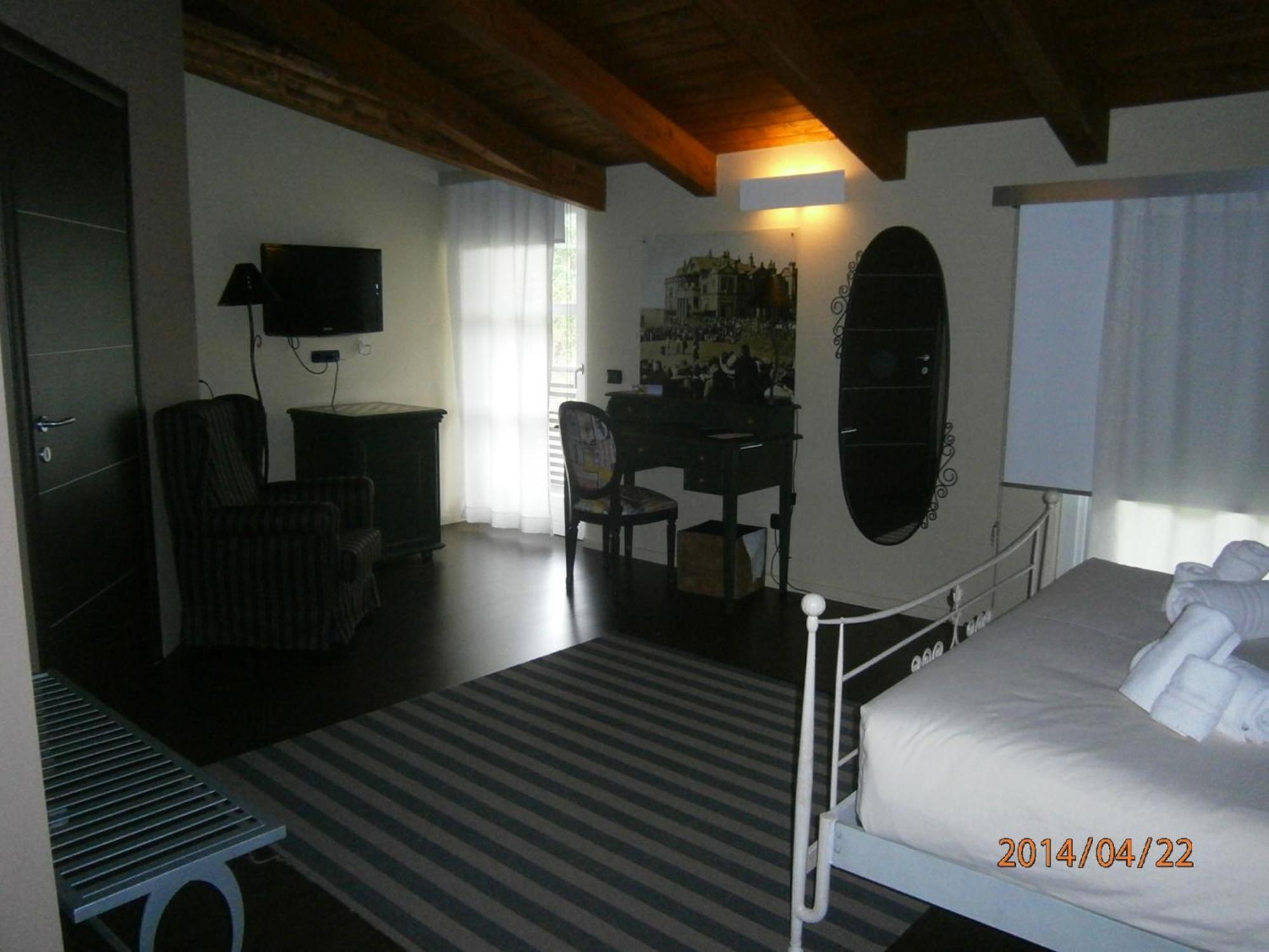 Foresteria Del Castello Torre Canavese Room photo